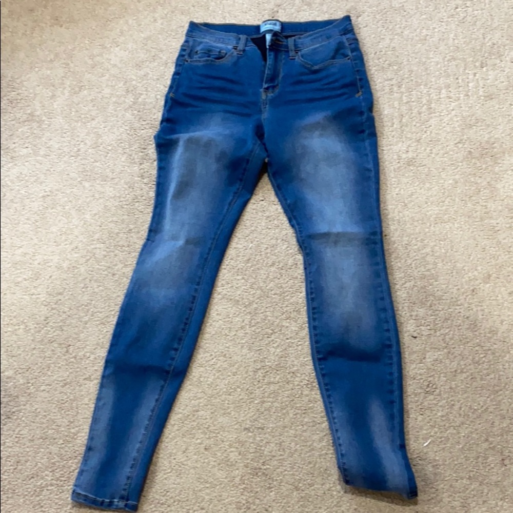 Jegging type jeans—  light wash